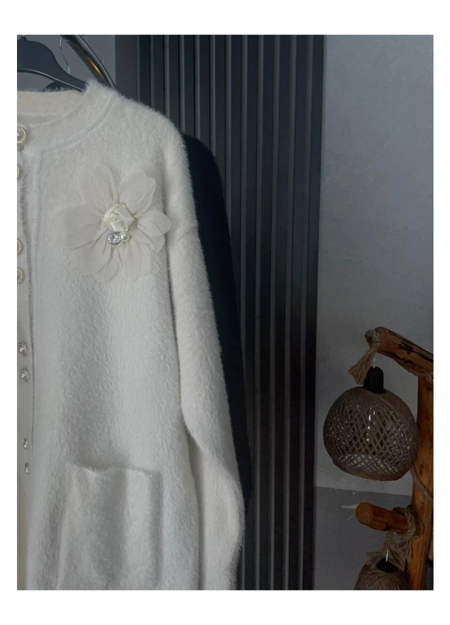 Aşiyan Angora Çiçek Detaylı Hırka